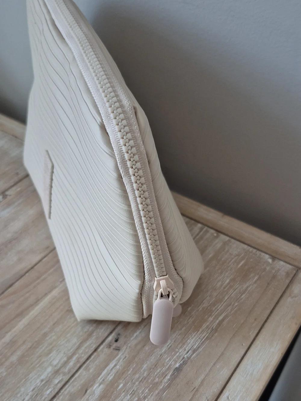 THE VERTI-Vertical Waterproof Makeup & Toiletry Bag  23 Pocket Organizer